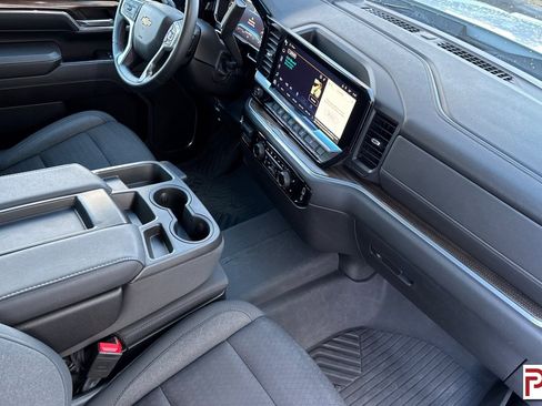 Certified 2024 Chevrolet Silverado 3500 LT w/ Convenience Package image 18