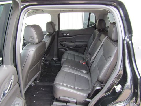 Used 2023 GMC Acadia SLT image 34