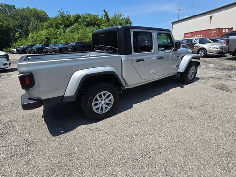 Used 2023 Jeep Gladiator Sport AWD/4WD image 8