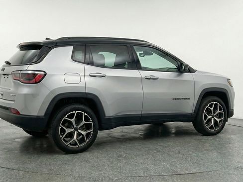 Used 2025 Jeep Compass Limited AWD/4WD image 9