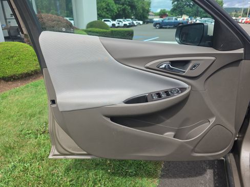 Used 2024 Chevrolet Malibu LT FWD image 16