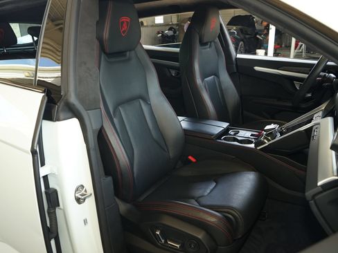 Used 2019 Lamborghini Urus AWD/4WD image 9