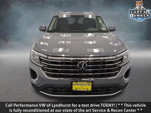 Used 2025 Volkswagen Atlas SE w/ Panoramic Sunroof Package image 2