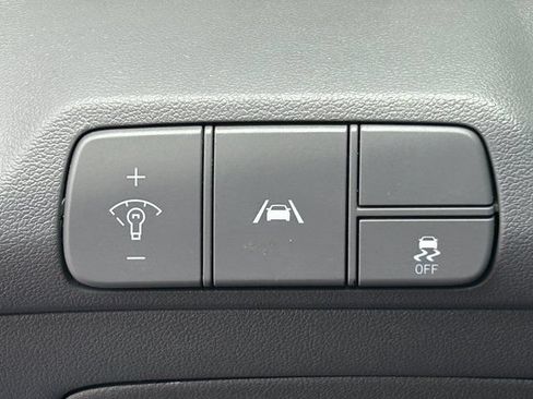 Used 2023 Hyundai Elantra SEL w/ Preferred Accessory Package FWD image 22