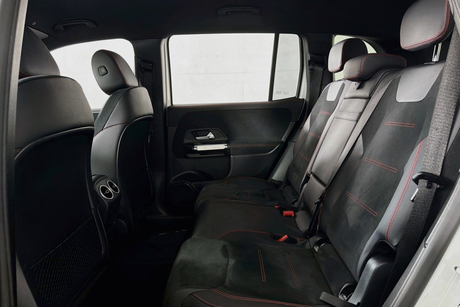 Used 2024 Mercedes-Benz GLB 250 image 8