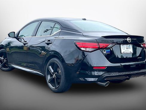 Used 2023 Nissan Sentra SR w/ Midnight Edition Package FWD image 11
