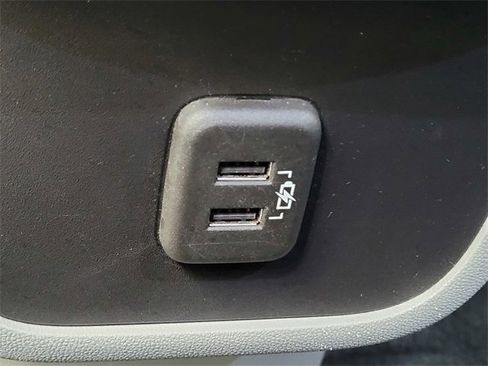 Used 2024 GMC Terrain SLE image 17