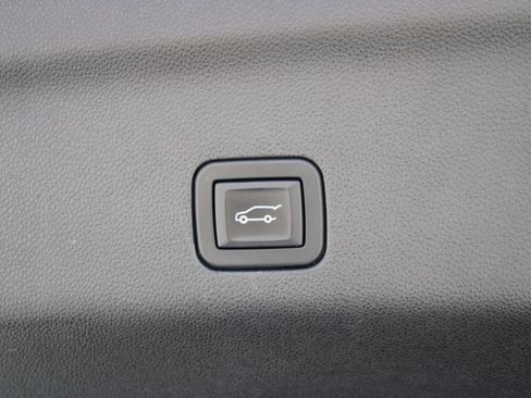 Used 2024 Chevrolet Suburban RST RWD image 9