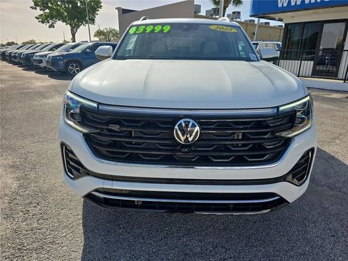 Used 2025 Volkswagen Atlas SEL Premium R-Line image 2