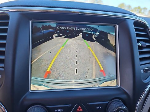 Used 2017 Jeep Grand Cherokee Limited w/ Luxury Group II image 24