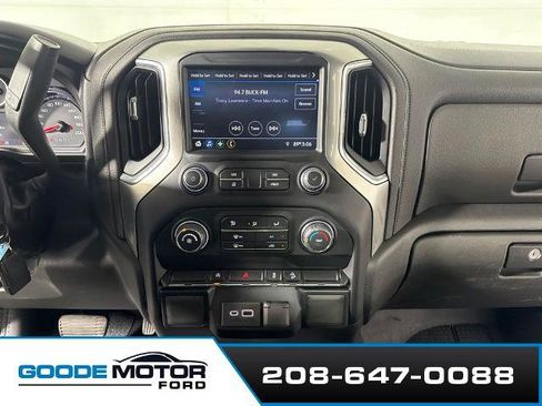 Used 2020 Chevrolet Silverado 1500 LT AWD/4WD image 16