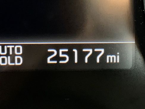 Used 2024 Kia Carnival LX image 18