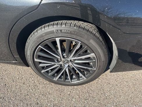 Used 2025 Lexus ES 350 w/ Premium Package image 10