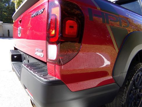 Used 2022 Honda Ridgeline Sport image 11