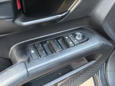 Certified 2025 Toyota Tacoma SR5 AWD/4WD image 32