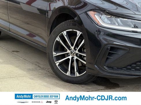 Used 2025 Volkswagen Jetta Sport FWD image 2