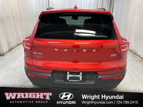 Used 2023 Volvo XC40 B5 Plus w/ Driver Assist Package image 5
