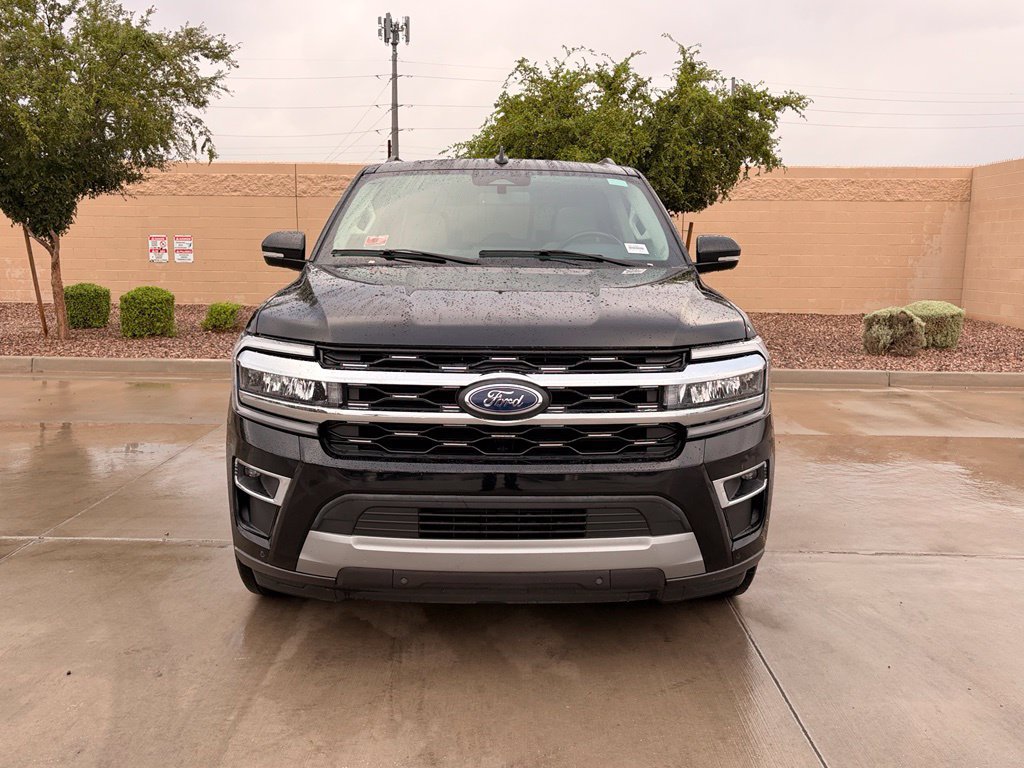 Used 2024 Ford Expedition Limited RWD image 2