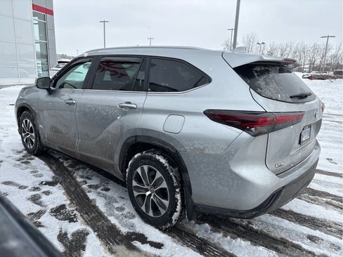 Used 2024 Toyota Highlander XLE image 5