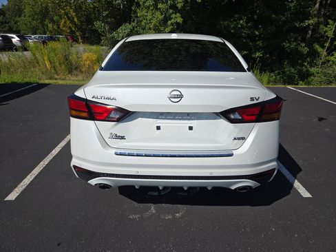 Used 2023 Nissan Altima 2.5 SV w/ SV Premium Package image 8