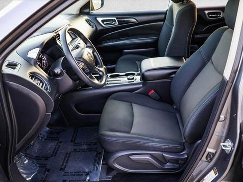 Used 2018 Nissan Pathfinder S image 11