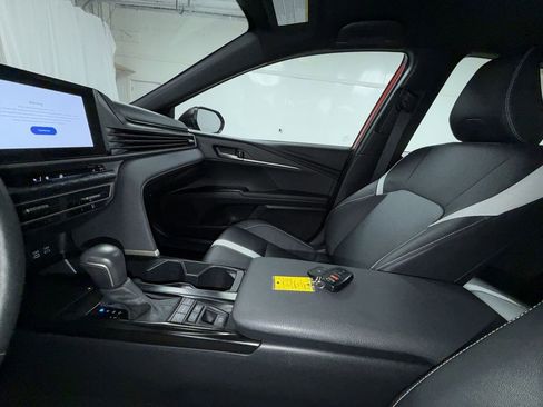 Certified 2025 Toyota Camry SE w/ Convenience Package image 10