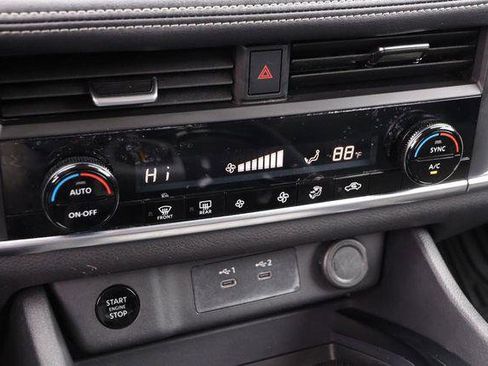 Used 2024 Nissan Rogue SV image 18