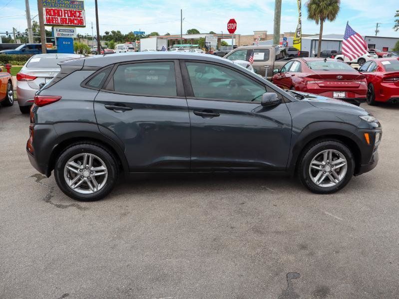 Used 2020 Hyundai Kona SE w/ Cargo Package FWD image 7
