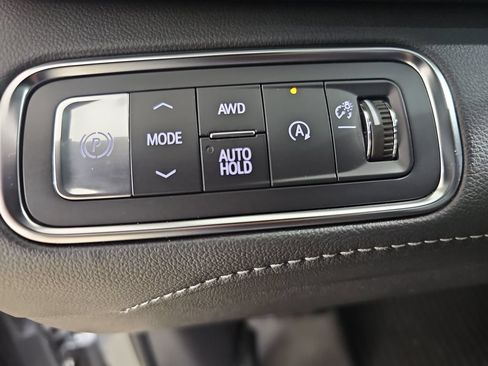 Used 2025 Buick Enclave Sport Touring w/ Power Package AWD/4WD image 33