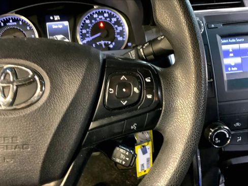 Used 2016 Toyota Camry LE image 24