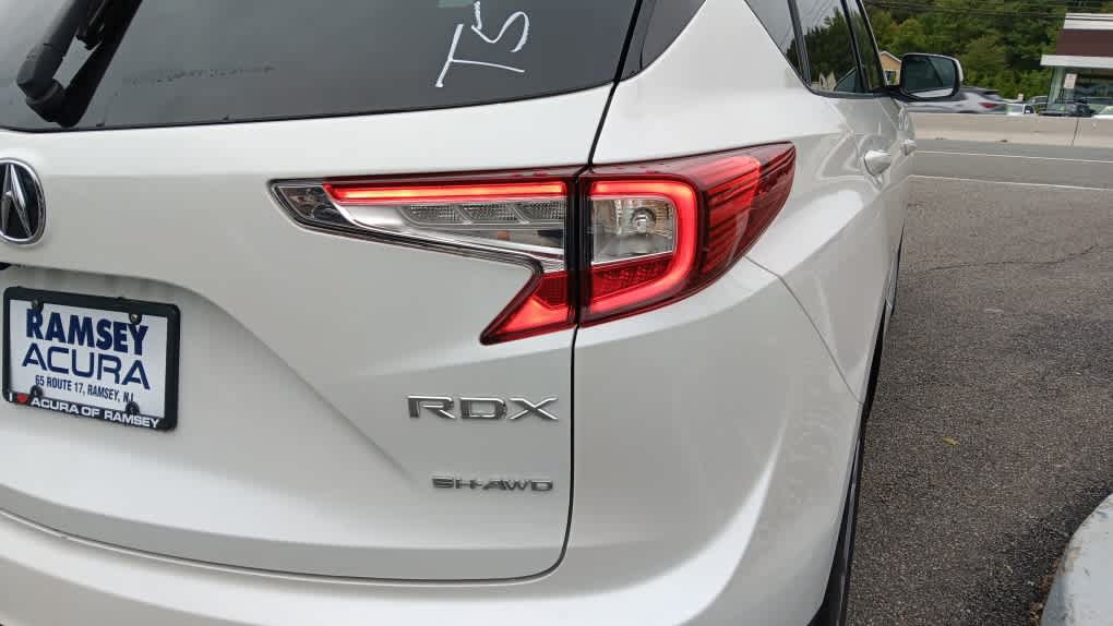 Used 2024 Acura RDX SH-AWD image 6