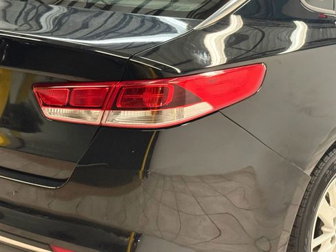 Used 2016 Kia Optima LX w/ LX Convenience Package image 10