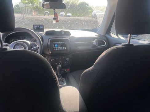 Used 2018 Jeep Renegade Sport w/ Power & Air Group image 13