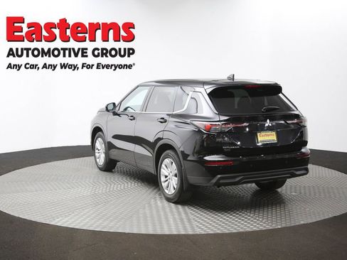 Used 2025 Mitsubishi Outlander ES image 65