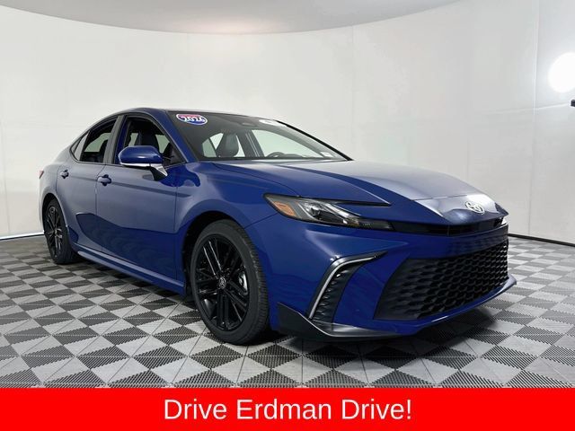 Used 2026 Toyota Camry SE FWD image 1