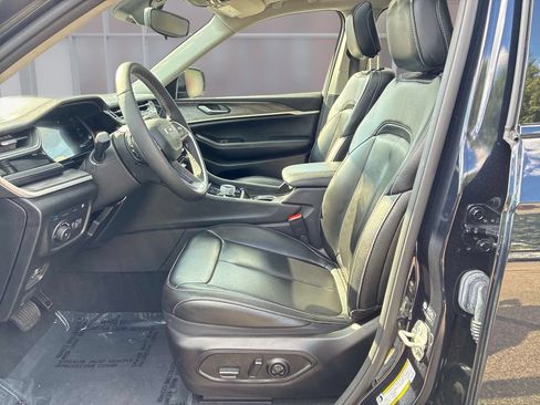 Used 2023 Jeep Grand Cherokee 4WD 4xe image 24