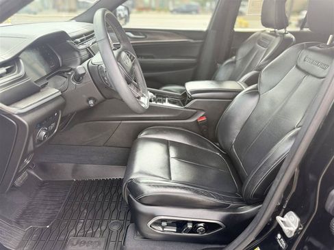 Used 2023 Jeep Grand Cherokee Overland w/ Luxury Tech Group IV AWD/4WD image 13