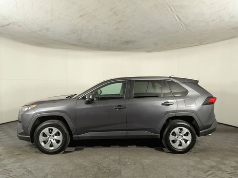 Used 2022 Toyota RAV4 LE AWD/4WD image 3