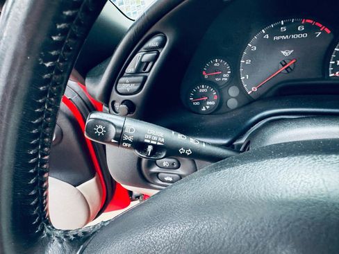 Used 2004 Chevrolet Corvette Coupe w/ Preferred Equipment Group RWD image 37