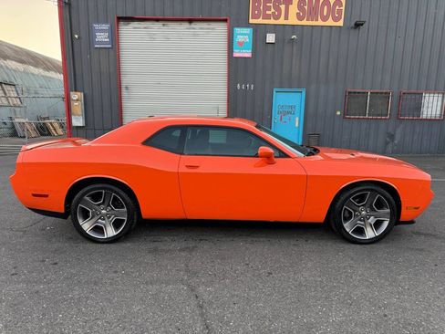 Used 2012 Dodge Challenger R/T image 6