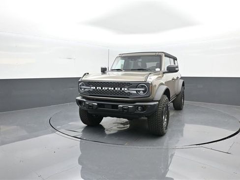 New 2025 Ford Bronco Badlands image 3