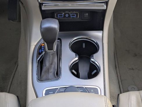 Used 2020 Jeep Grand Cherokee Overland AWD/4WD image 23