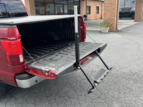 Used 2018 Ford F150 Lariat w/ Equipment Group 502A Luxury AWD/4WD image 16
