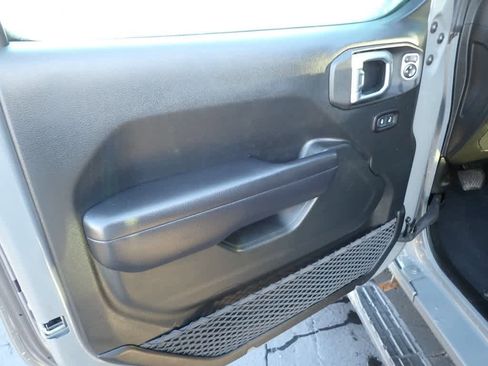 Used 2018 Jeep Wrangler Unlimited Sport S image 16