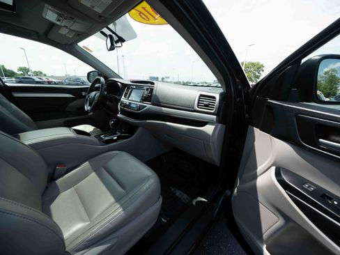 Used 2016 Toyota Highlander XLE AWD/4WD image 26