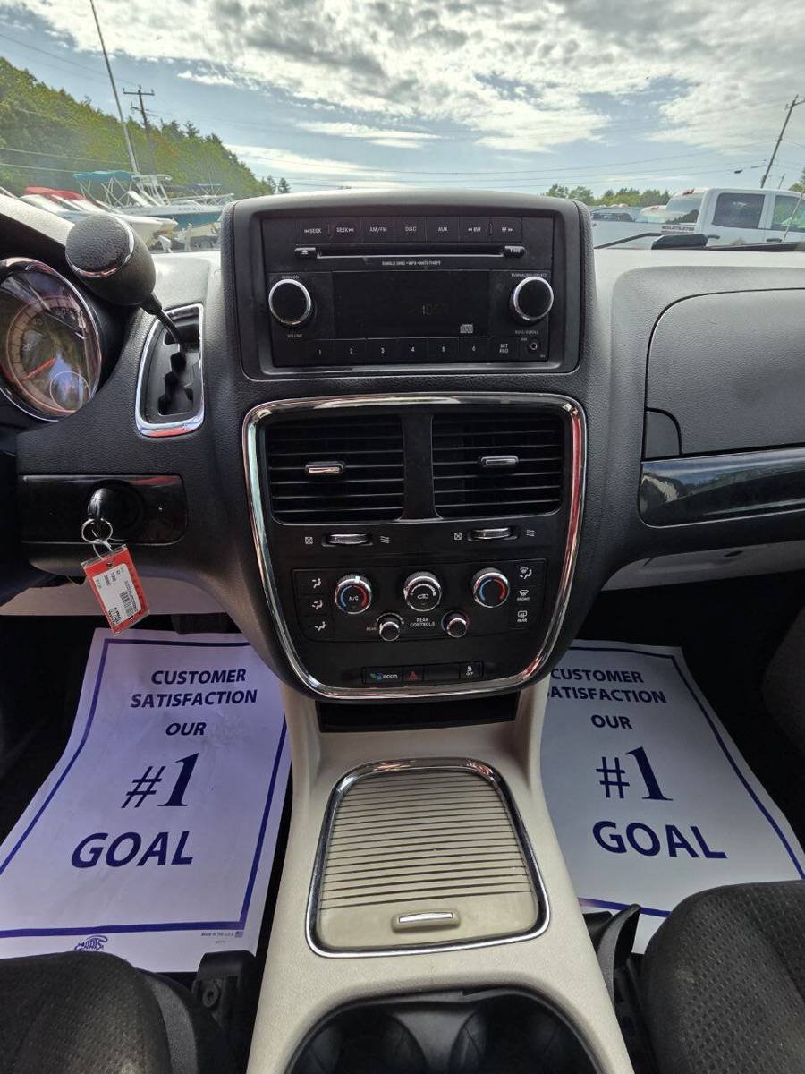 Used 2015 Dodge Grand Caravan SXT FWD image 20