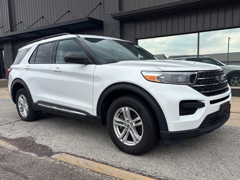 Used 2020 Ford Explorer XLT w/ Comfort Package image 3