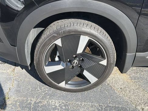 Used 2025 Nissan Kicks SR FWD image 4