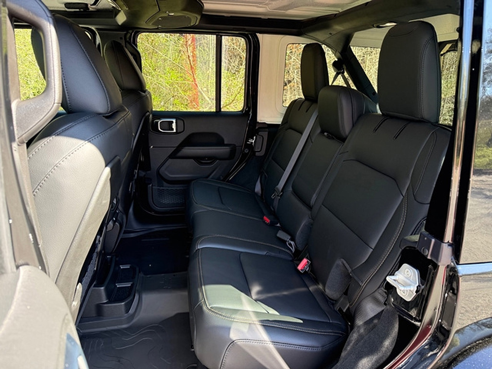New 2026 Jeep Wrangler Unlimited Sahara AWD/4WD image 15