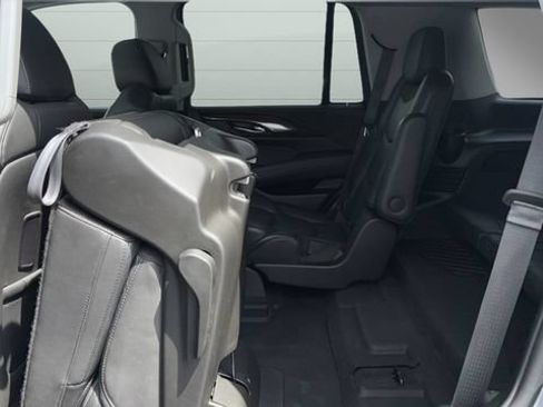 Used 2019 Cadillac Escalade Luxury w/ Escalade Sport Edition AWD/4WD image 28